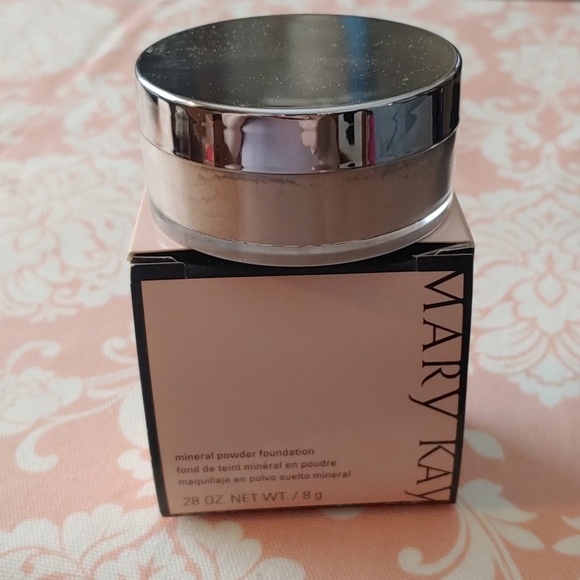 Mary Kay mineral powder foundation Ivory 1